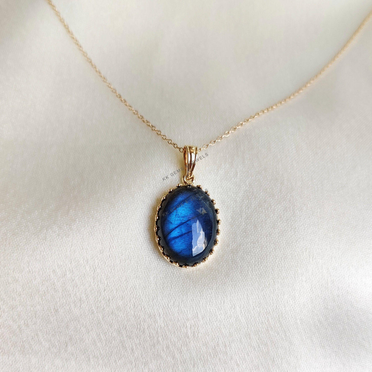 Natural Labradorite Pendant, 14K Solid Gold Crown Pendant, August Birthstone
