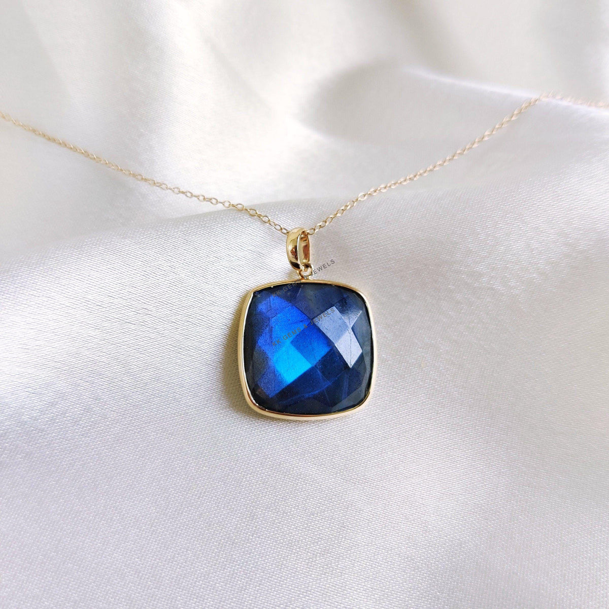Natural Labradorite Pendant, 14K Solid Yellow Gold, August Birthstone