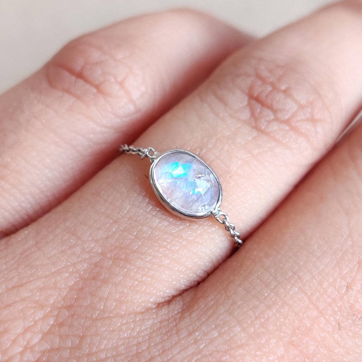 Natural Oval Cut Rainbow Moonstone Chain Ring, 14K Solid White Gold Ring, June Birthstone Ring, Christmas Present, Natural Moonstone Jewelry