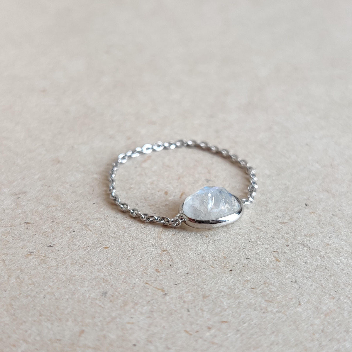 Natural Oval Cut Rainbow Moonstone Chain Ring, 14K Solid White Gold Ring, June Birthstone Ring, Christmas Present, Natural Moonstone Jewelry