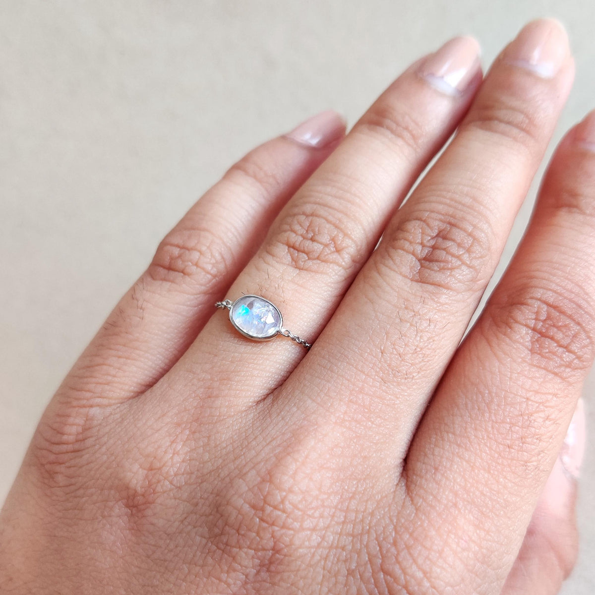 Natural Oval Cut Rainbow Moonstone Chain Ring, 14K Solid White Gold Ring, June Birthstone Ring, Christmas Present, Natural Moonstone Jewelry