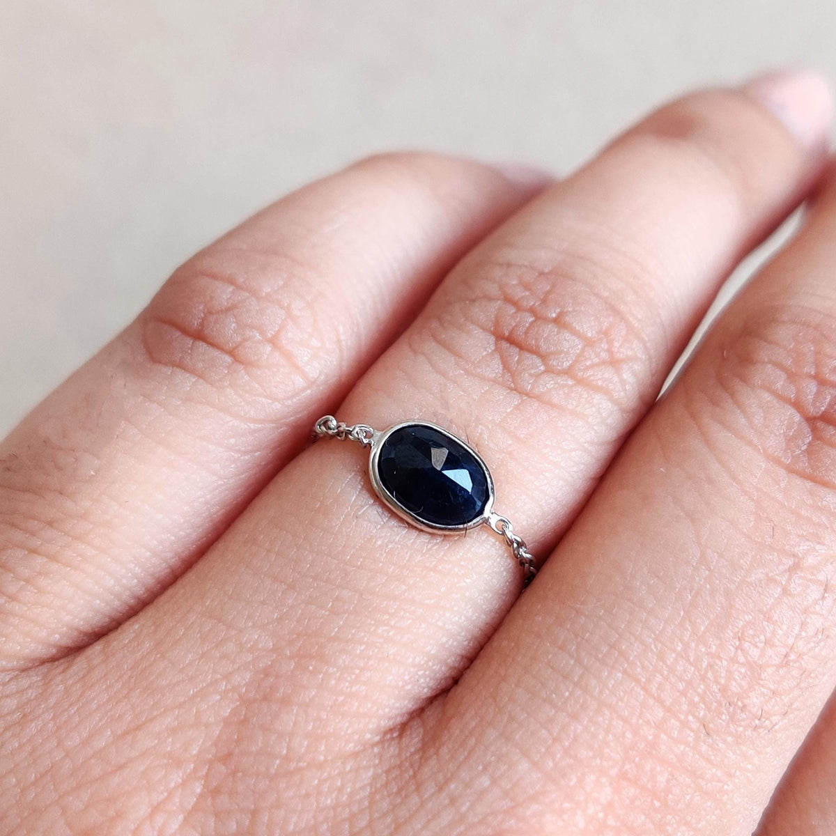 Natural Oval Cut Blue Sapphire Chain Ring, 14K Solid White Gold Ring, September Birthstone Ring, Christmas Present, Natural Sapphire Jewelry